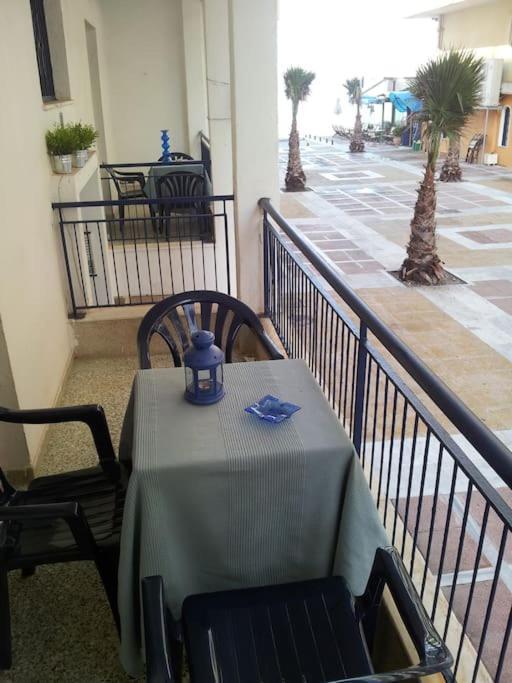 Cozy Seaside Apartment Loutraki Buitenkant foto