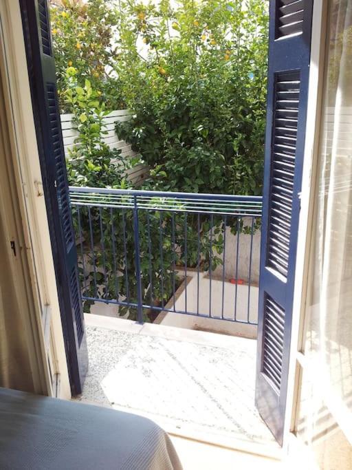 Cozy Seaside Apartment Loutraki Buitenkant foto