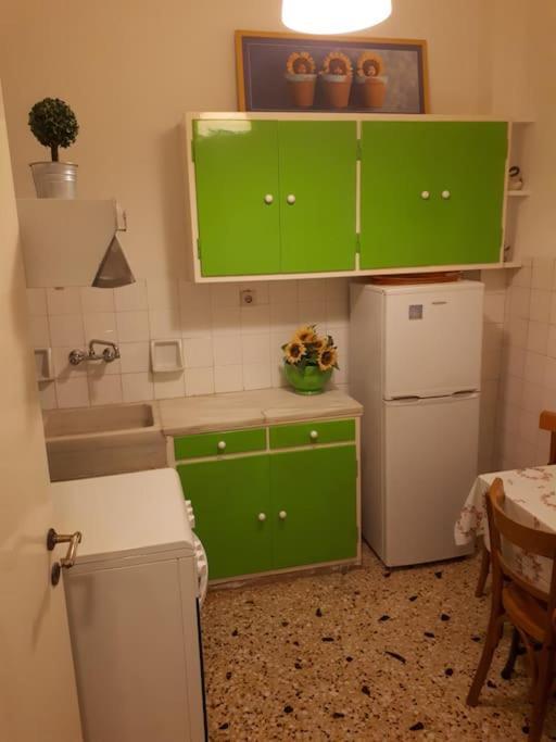 Cozy Seaside Apartment Loutraki Buitenkant foto
