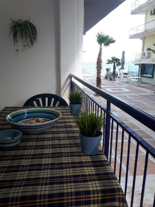 Cozy Seaside Apartment Loutraki Buitenkant foto